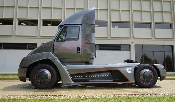 Компания Cummins завоевывает новый рынок: тягачи на электротяге